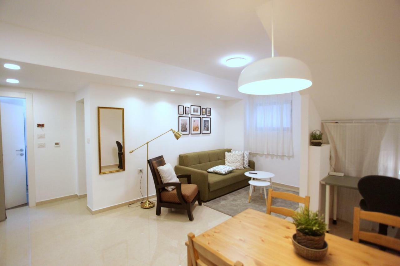 Modern Home In The Heart Of Nachlaot Ierusalim Exterior foto